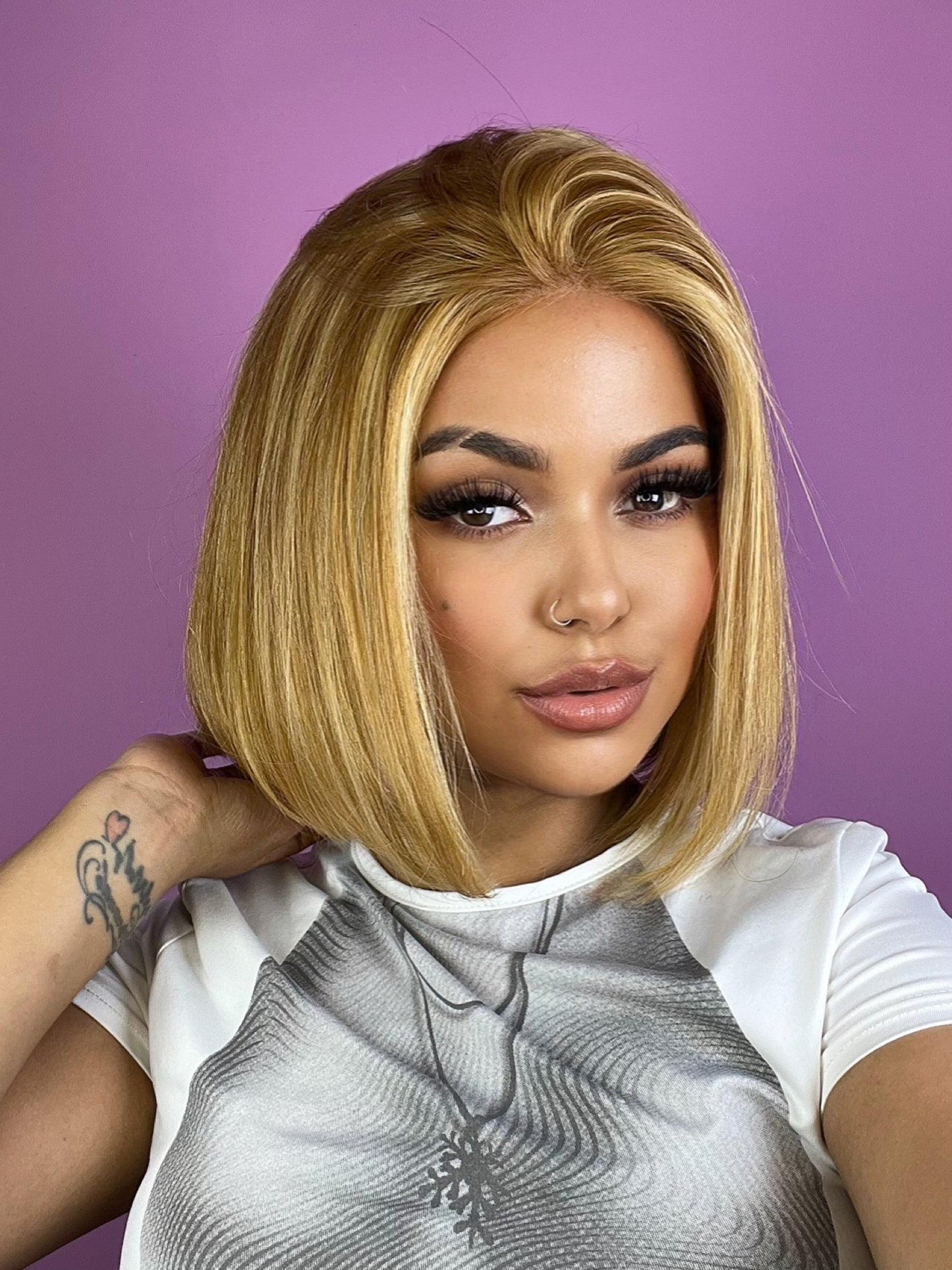 Milán – Peluca 100% Humana con Cabello Hindú – 12 Pulgadas – Textura Lisa – Sexy Flor – Colección Diosas