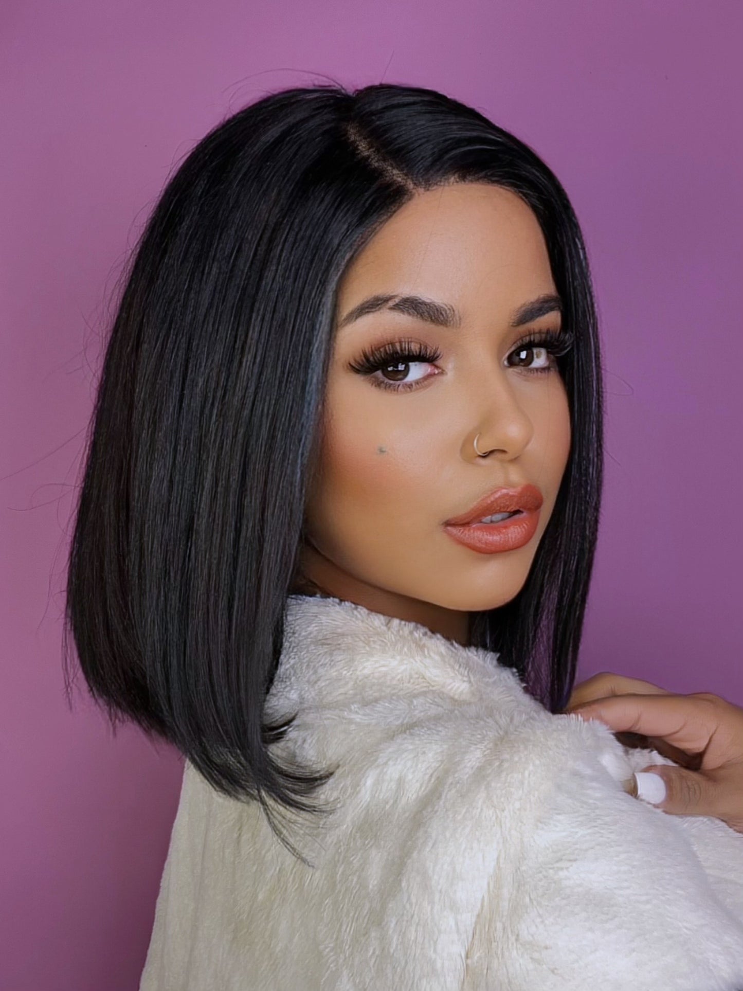 Grecia – Peluca 100% Humana – Corte Bob 14" – Frontal 13x4 – Sexy Flor – Colección Diosas