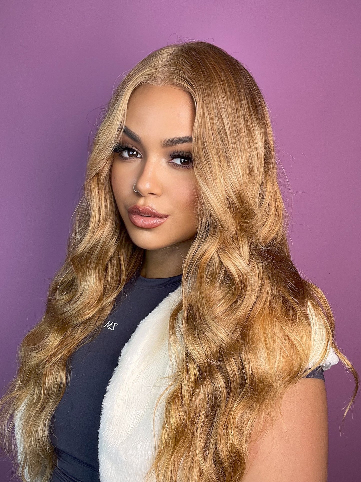 Habana – Peluca 100% Humana con Cabello Hindú – 26 Pulgadas – Textura Ondulada – Sexy Flor – Colección Diosas