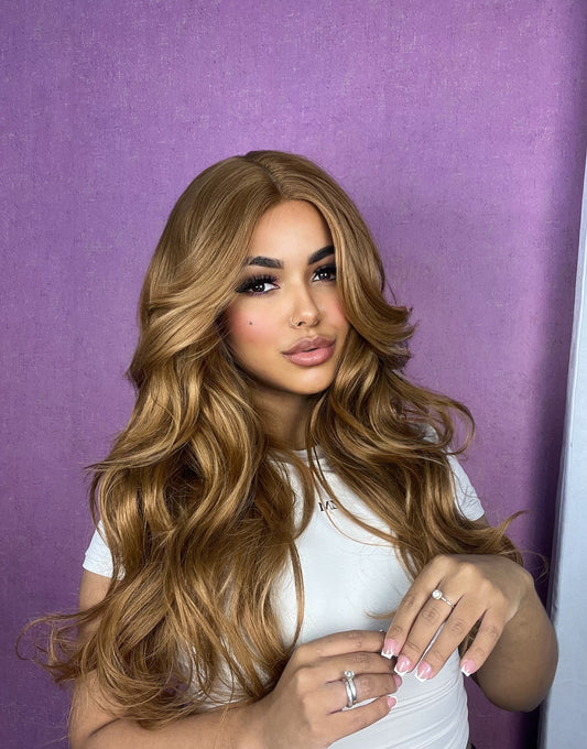 Peluca Ondulada con Frontal Partida Fija – Semi Humana – Sexy Flor