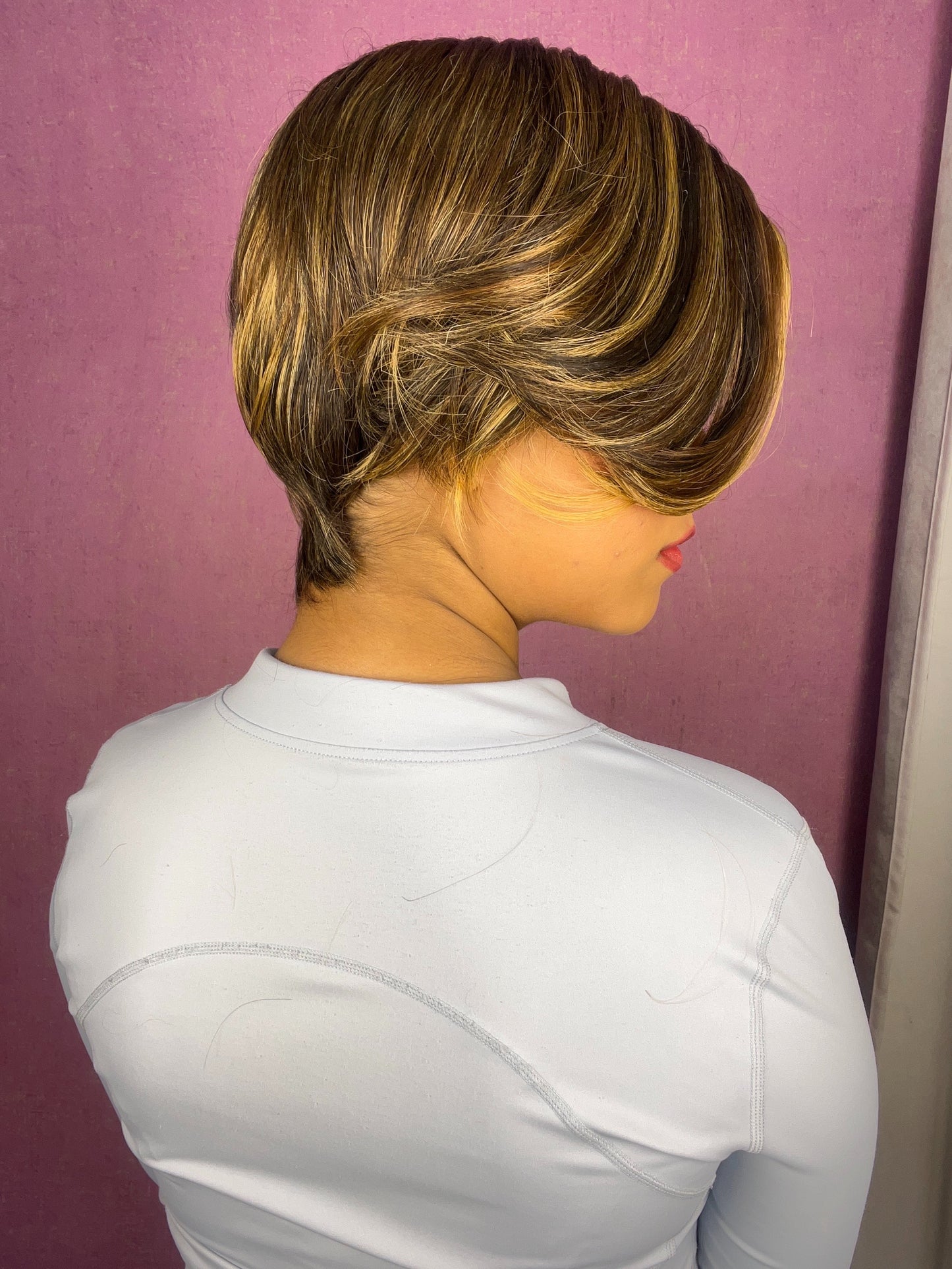 Peluca Pixie con frontal partida de lado – Semi Humana – Sexy Flor